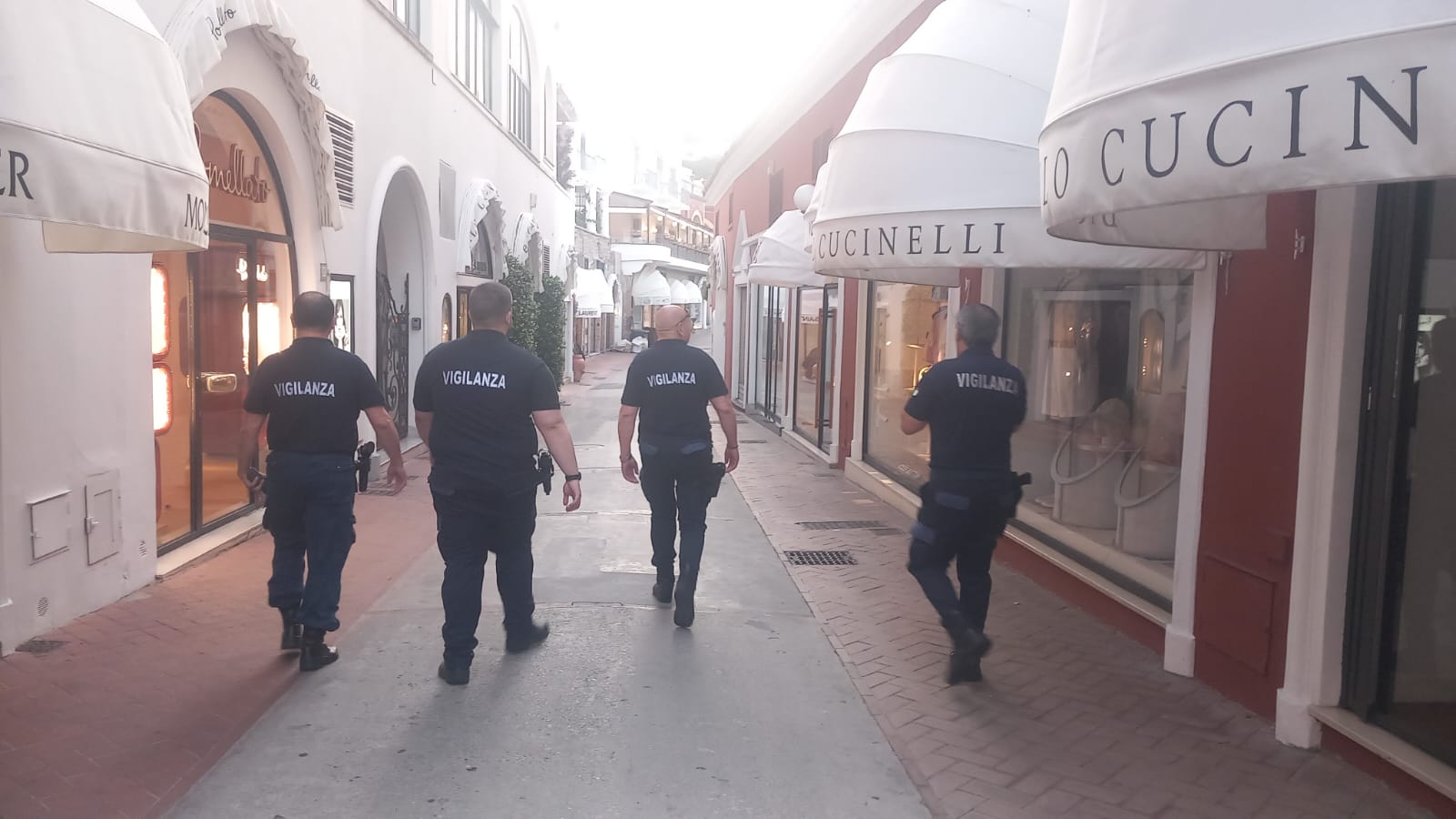 Operatori Italsecurity durante un servizio di vigilanza in area commerciale